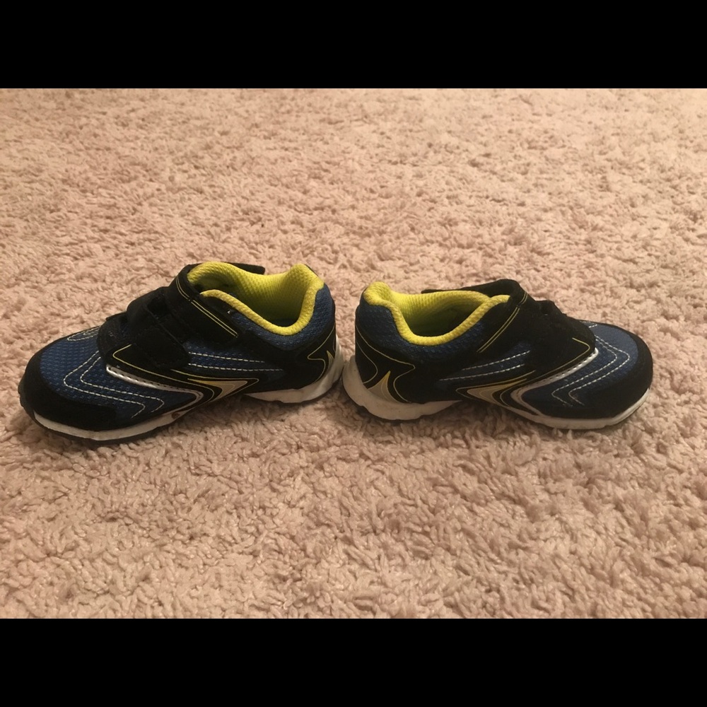 Kids sneakers size 5